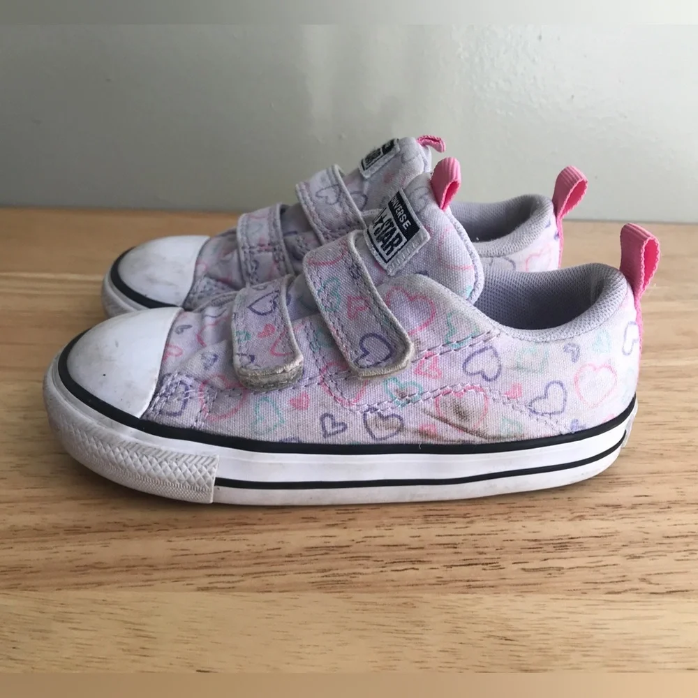 Converse giirls happy